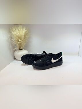 10. Nike city size 6.5 y or 8 women no box